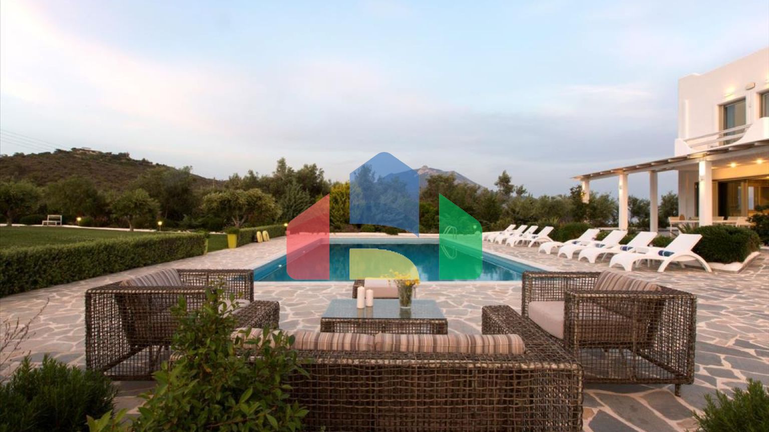 Продажа - Вилла 500 m² в Лутраки