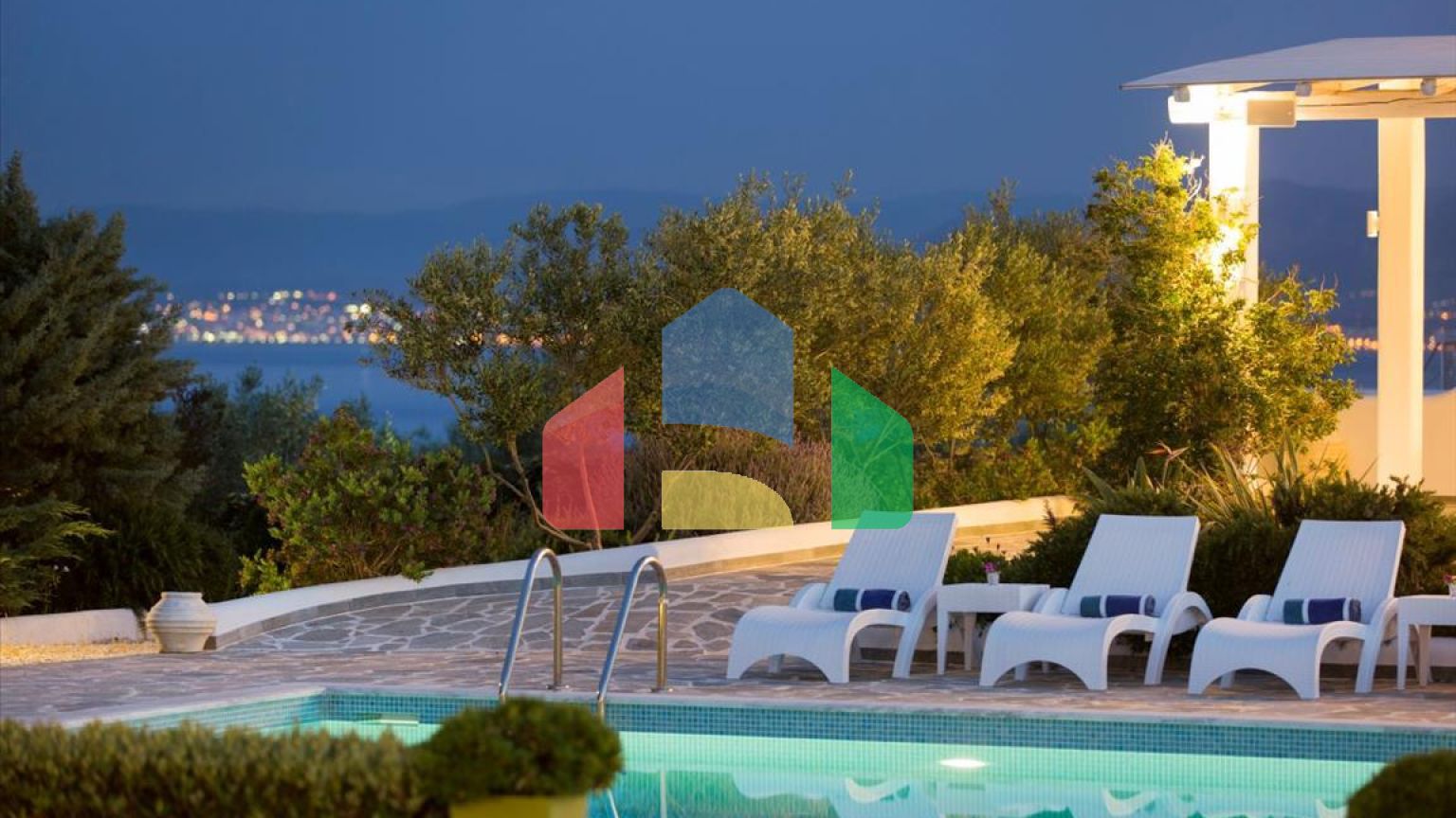 Продажа - Вилла 500 m² в Лутраки