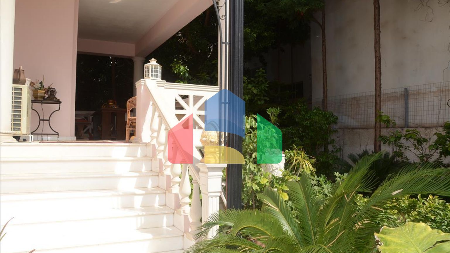 Продаж - Котедж 470 m² в Лутракі