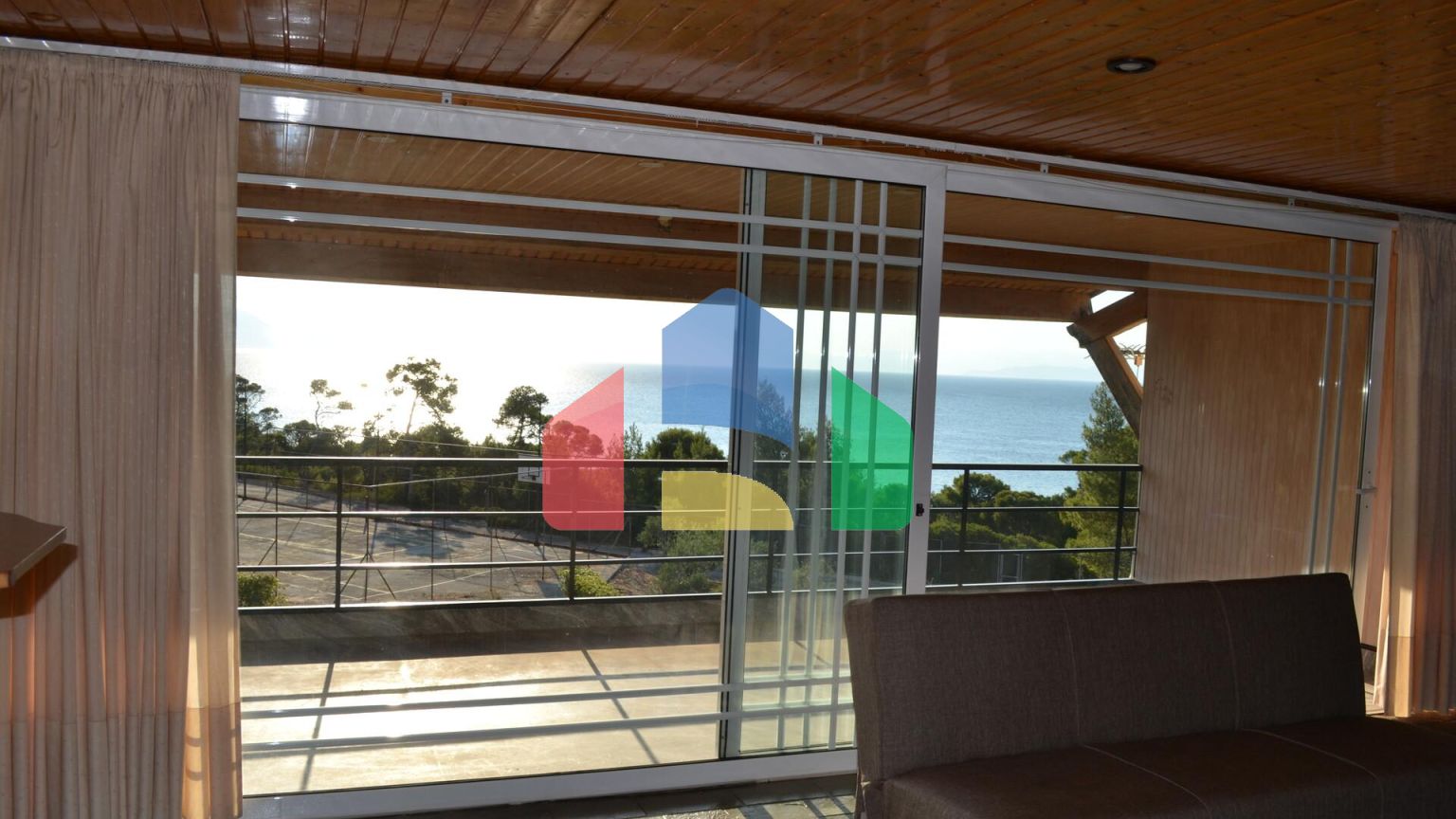 Продаж - Вілла 320 m² в Лутракі