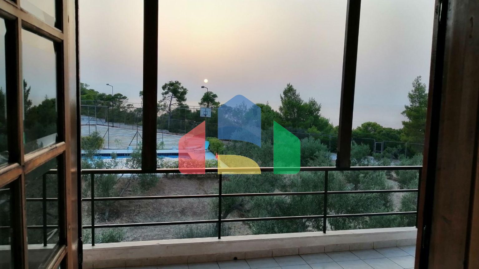 Продаж - Вілла 320 m² в Лутракі