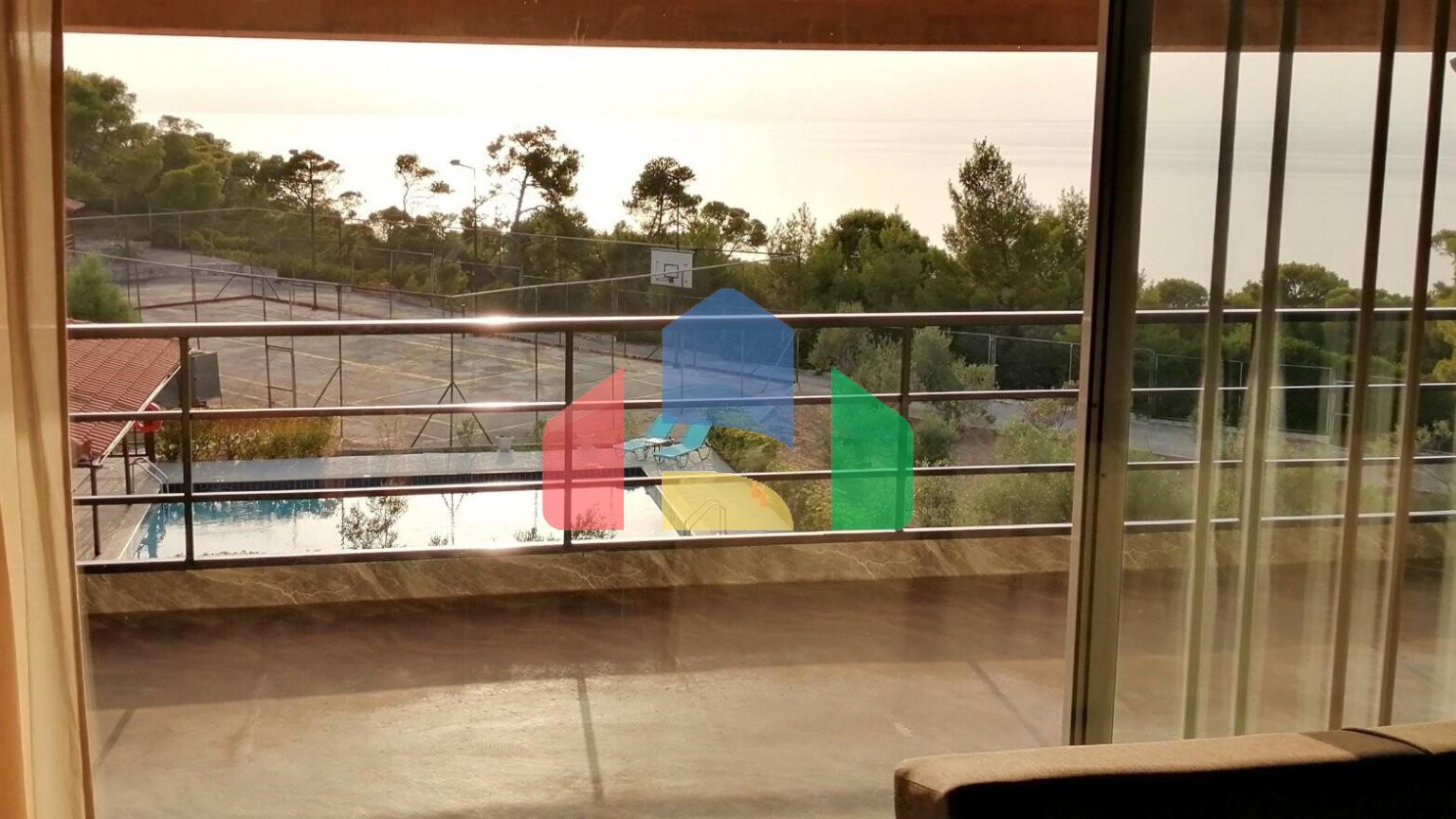 Продаж - Вілла 320 m² в Лутракі