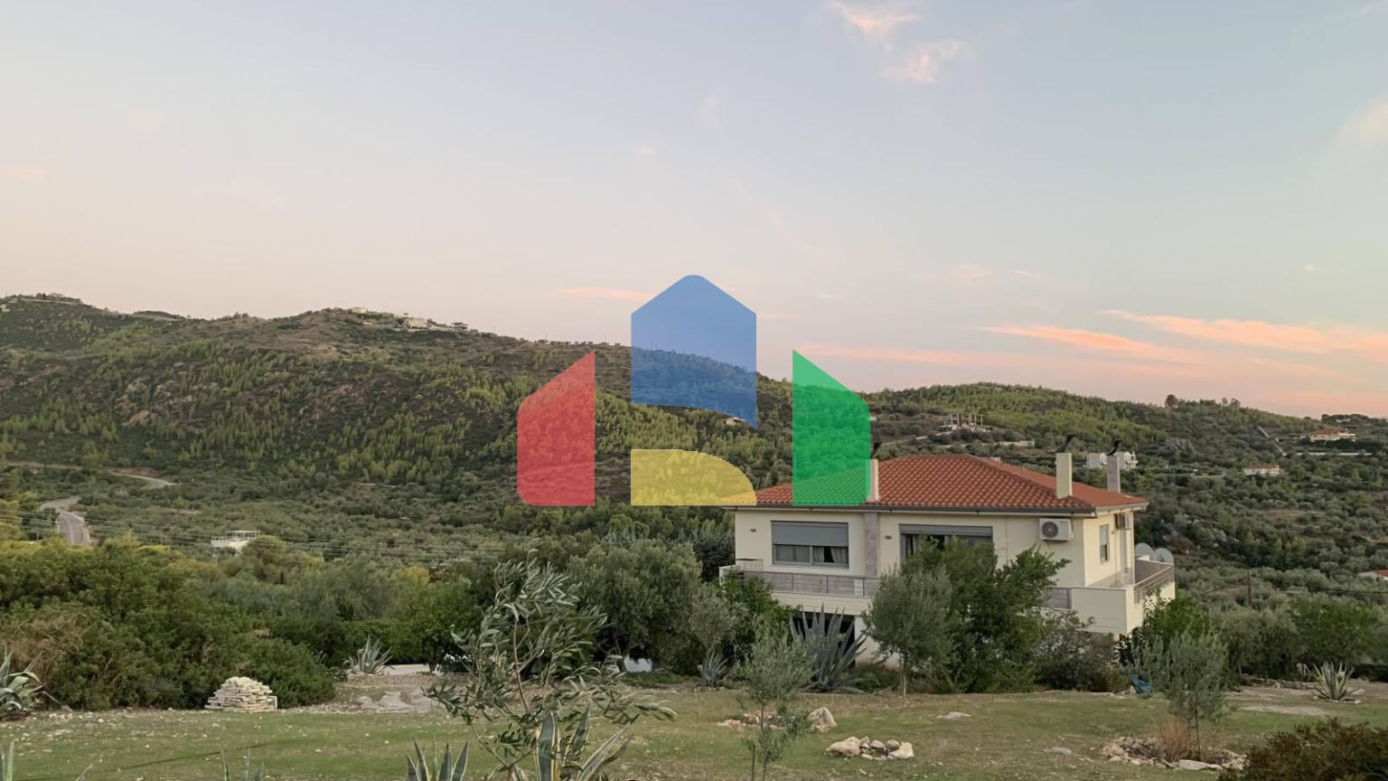 Продаж - Котедж 340 m² в Лутракі