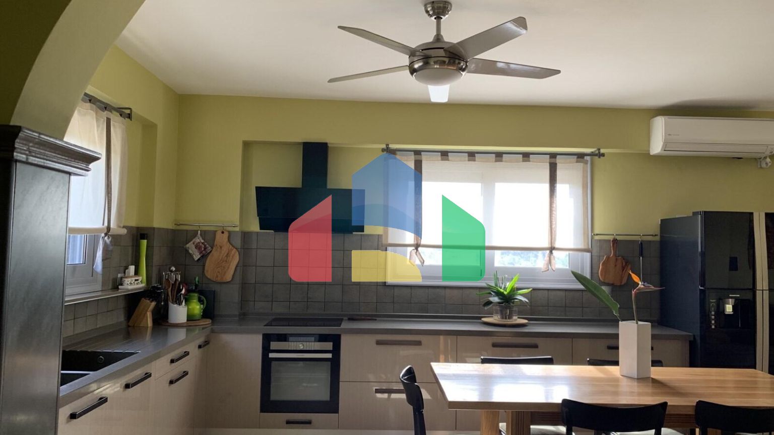 Продаж - Котедж 340 m² в Лутракі