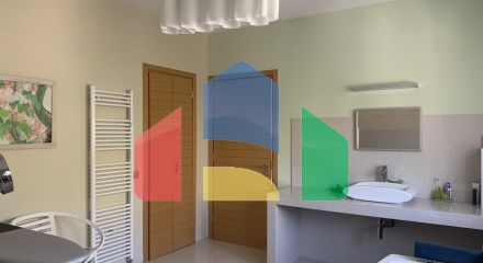 Продаж - Котедж 340 m² в Лутракі