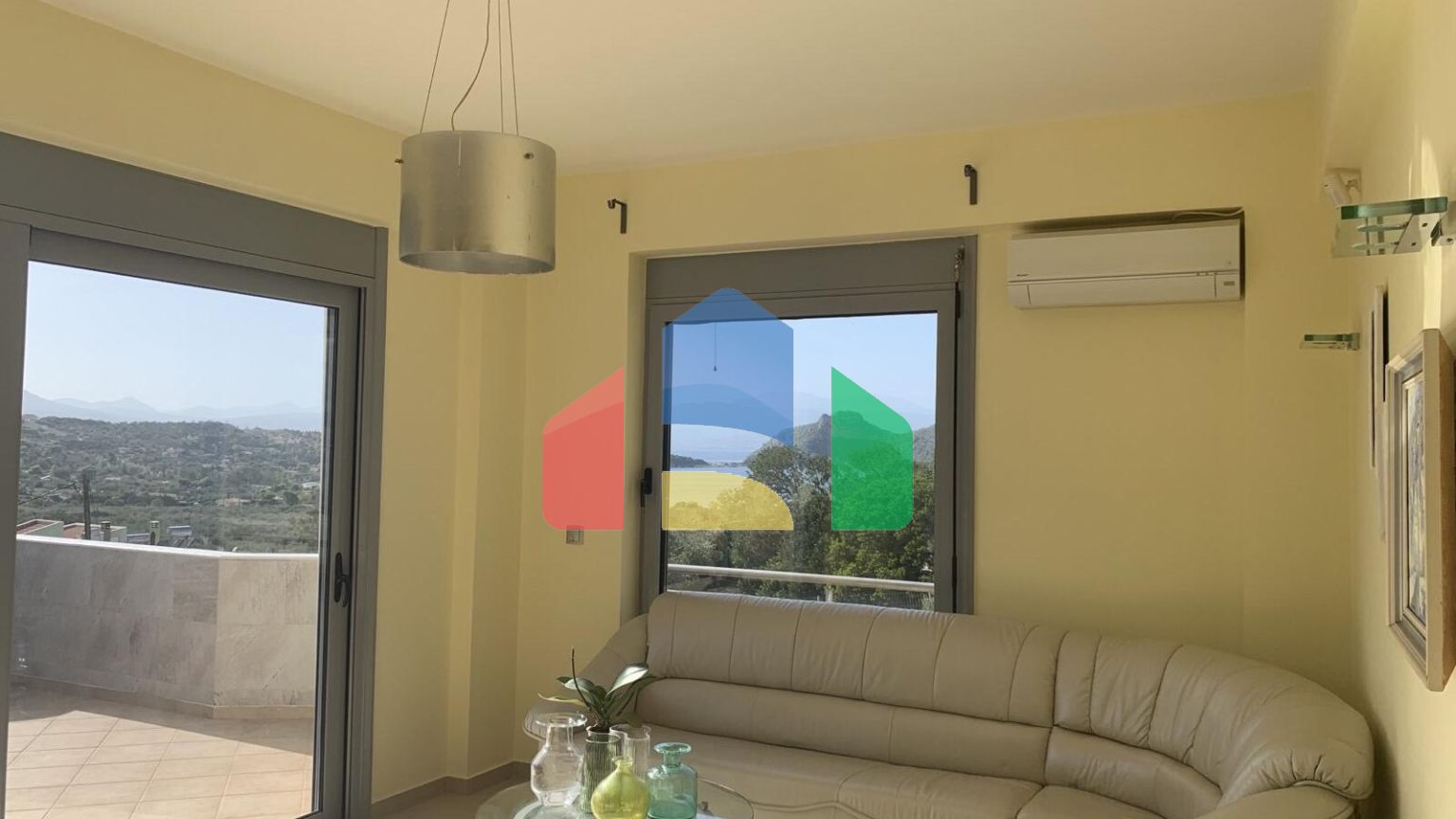 Продаж - Котедж 340 m² в Лутракі