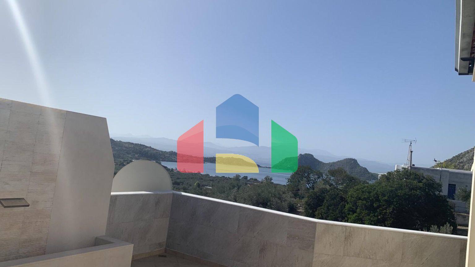 Продаж - Котедж 340 m² в Лутракі