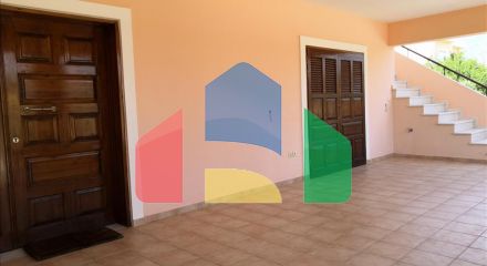 Продаж - Котедж 376 m² в Лутракі