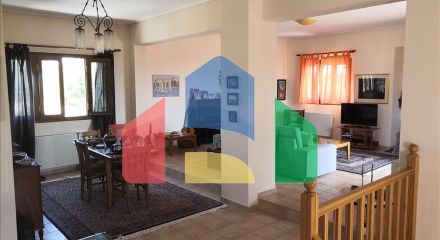 Продаж - Котедж 376 m² в Лутракі