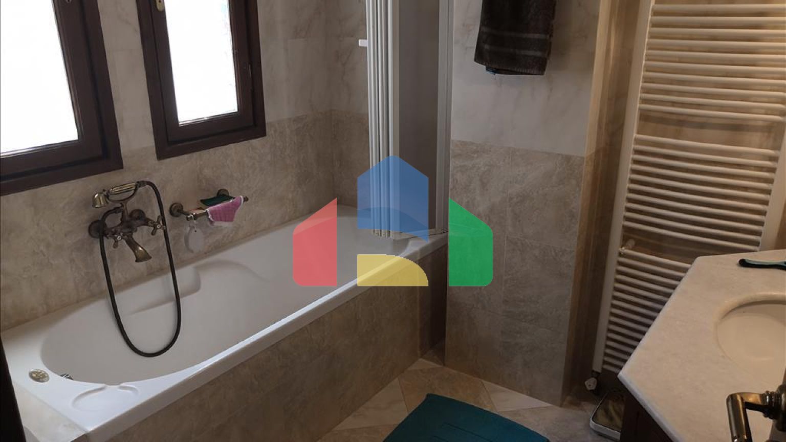 Продаж - Котедж 376 m² в Лутракі