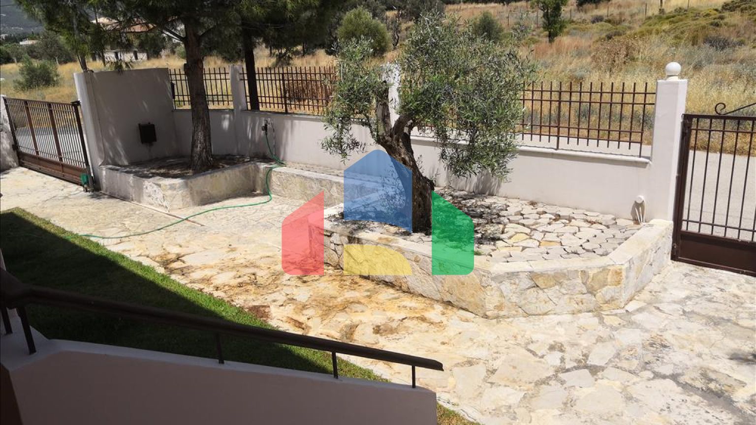 Продаж - Котедж 376 m² в Лутракі