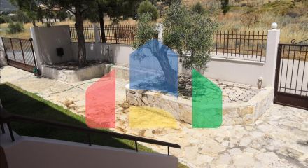 Продаж - Котедж 376 m² в Лутракі