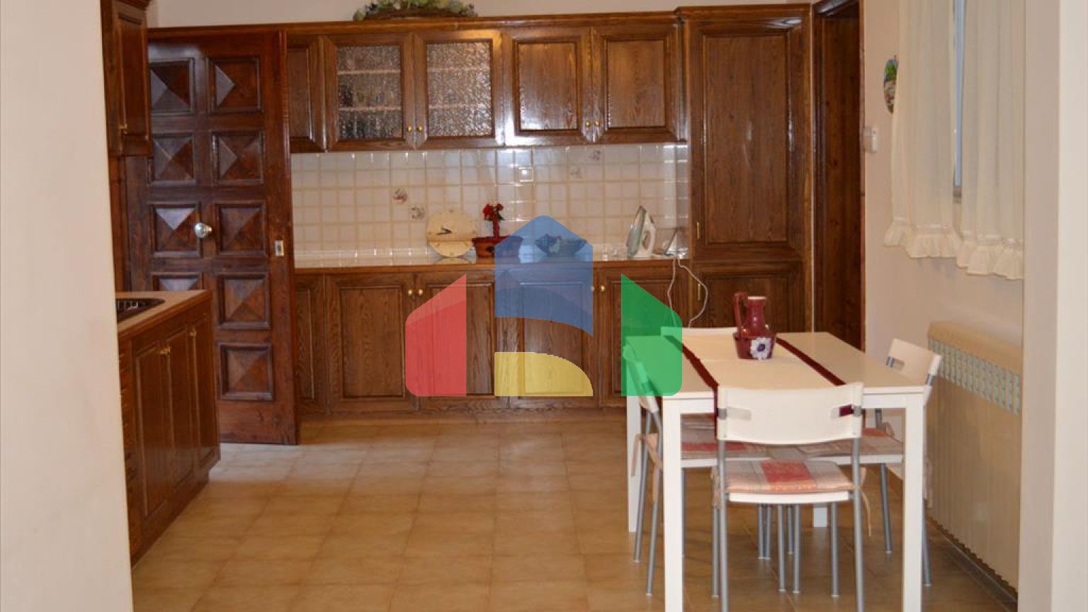 Продаж - Котедж 300 m² в Лутракі