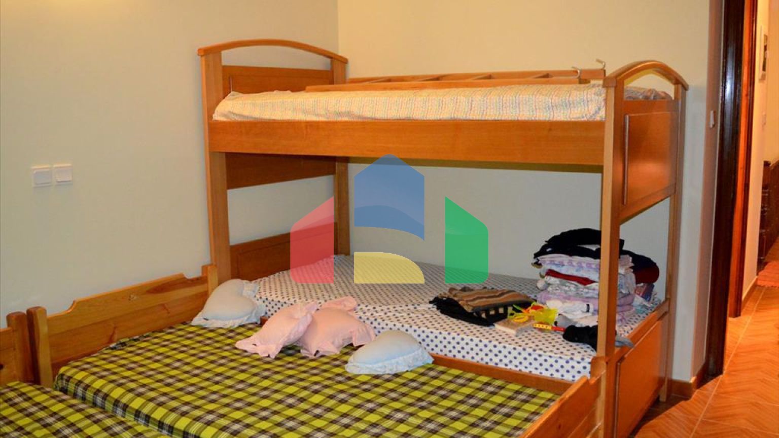 Продаж - Котедж 300 m² в Лутракі