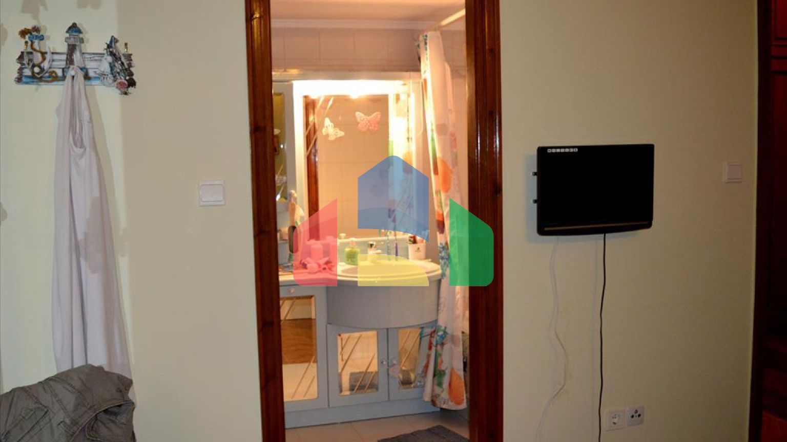 Продаж - Котедж 300 m² в Лутракі