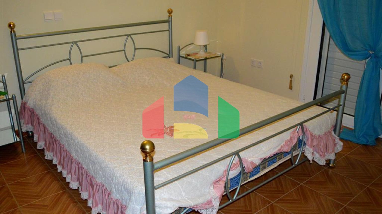 Продаж - Котедж 300 m² в Лутракі