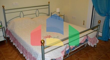 Продаж - Котедж 300 m² в Лутракі