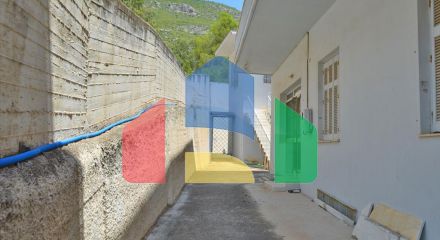 Продаж - Квартира 580 m² в Лутракі