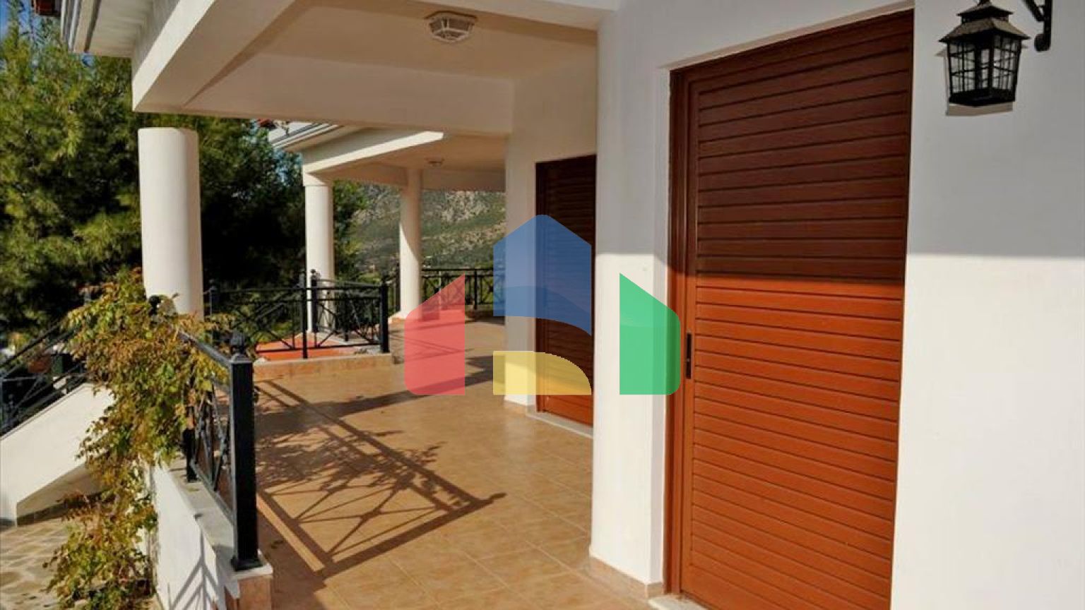 Продаж - Вілла 380 m² в Лутракі