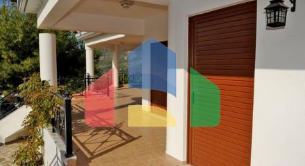 Продаж - Вілла 380 m² в Лутракі