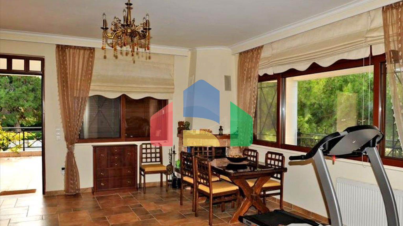 Продаж - Вілла 380 m² в Лутракі