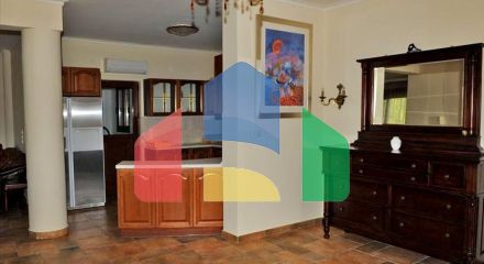 Продаж - Вілла 380 m² в Лутракі