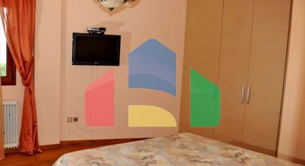 Продаж - Вілла 380 m² в Лутракі