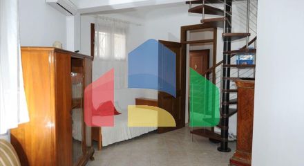 Продаж - Вілла 380 m² в Лутракі