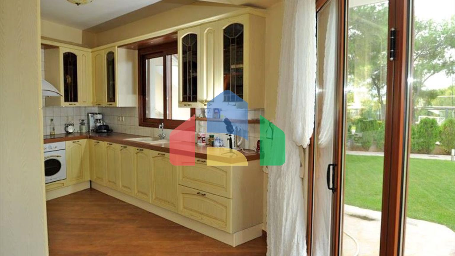 Продаж - Вілла 380 m² в Лутракі