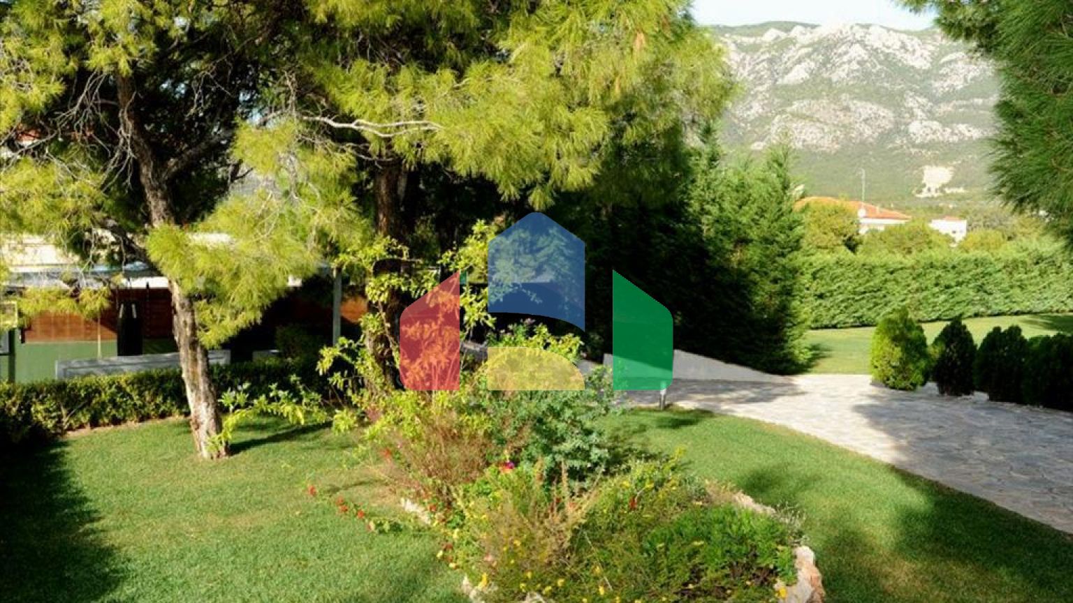 Продаж - Вілла 380 m² в Лутракі