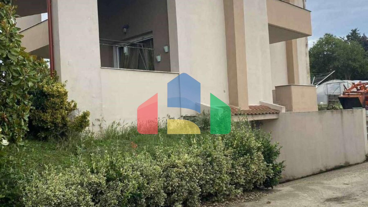 Продажа - Коттедж 300 m² в Серресе