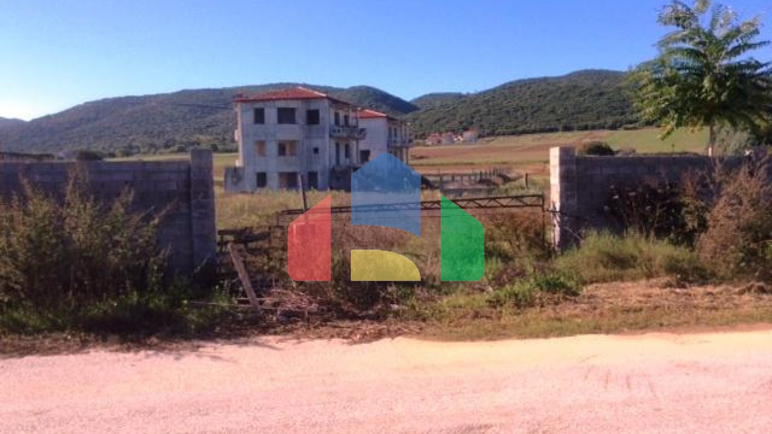 Продаж - Котедж 345 m² в Салоніках