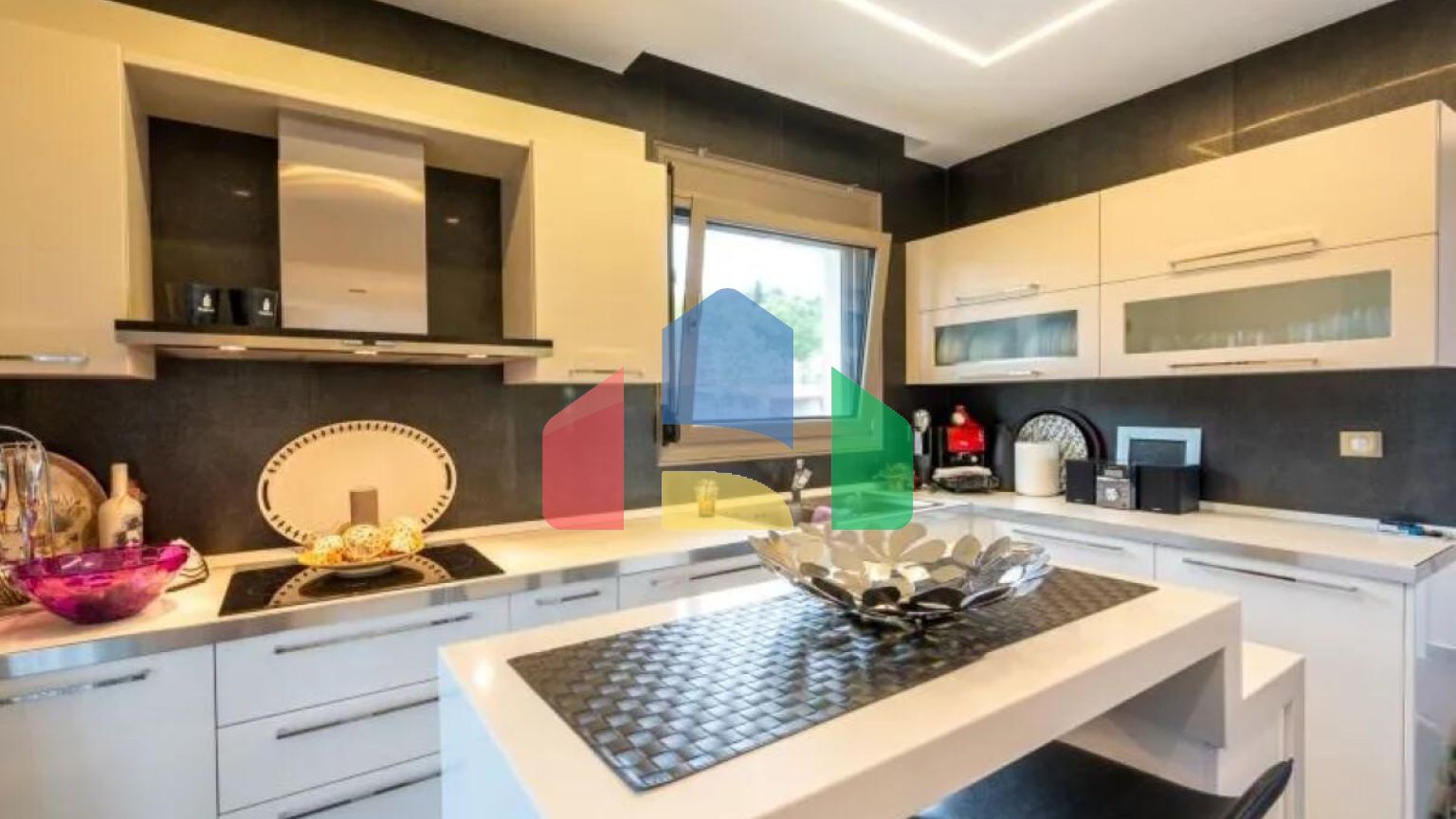 Продаж - Квартира 350 m² в Салоніках