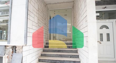 Продаж - Комерційна нерухомість 815 m² в Салоніках