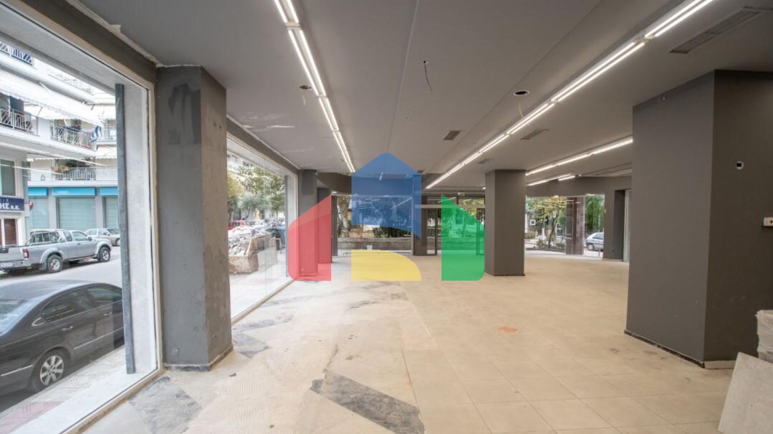 Продаж - Комерційна нерухомість 815 m² в Салоніках