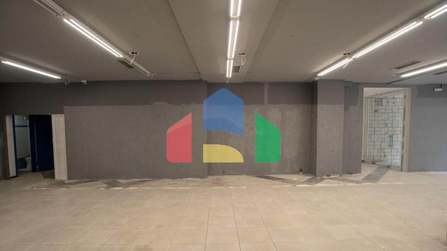 Продаж - Комерційна нерухомість 815 m² в Салоніках