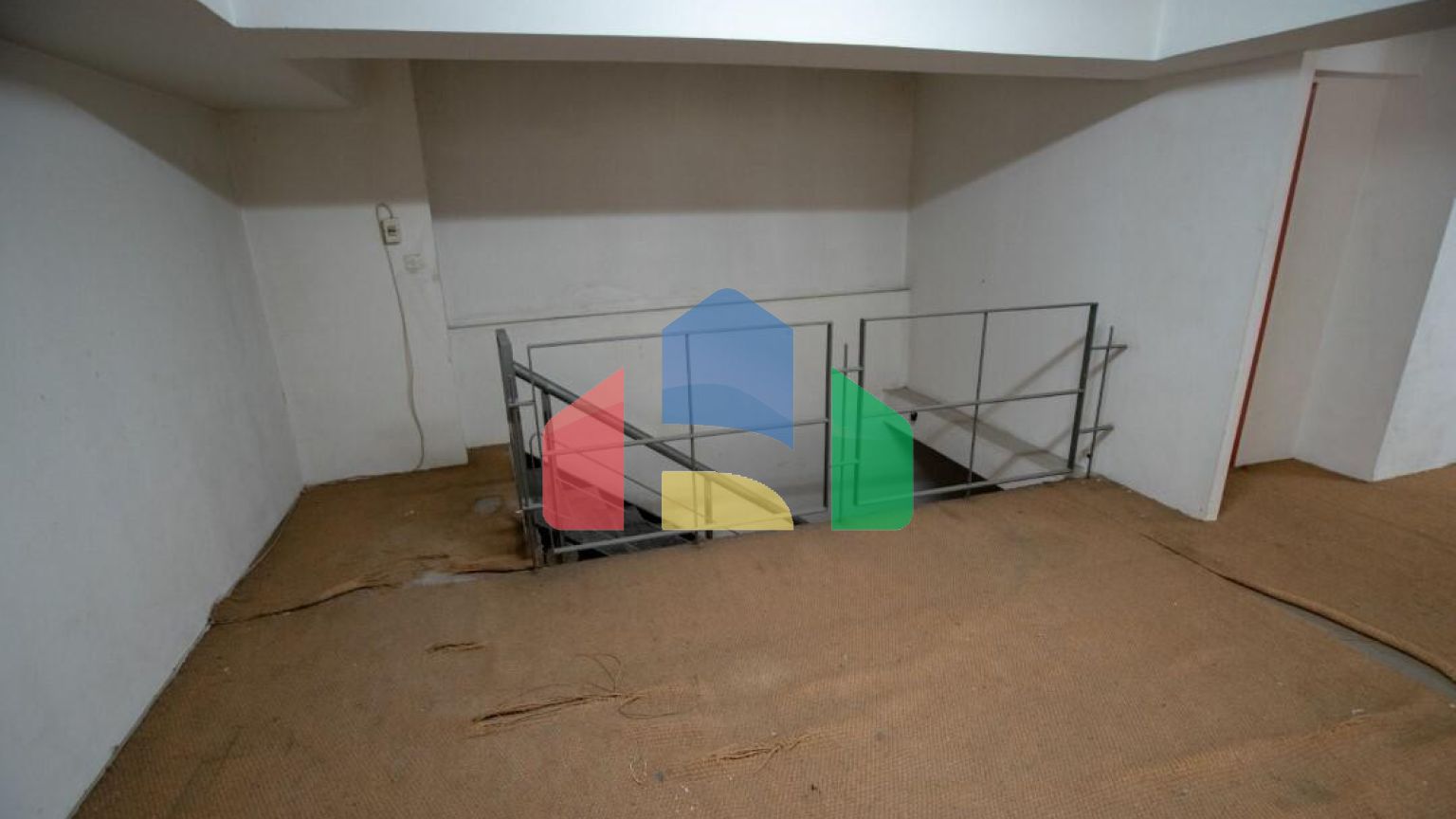 Продаж - Комерційна нерухомість 815 m² в Салоніках