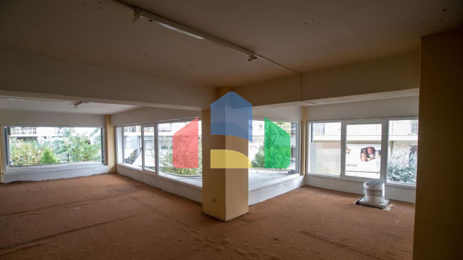 Продаж - Комерційна нерухомість 815 m² в Салоніках