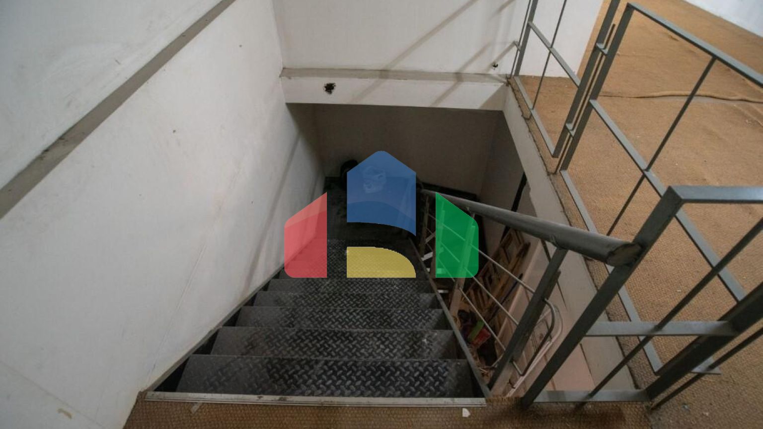 Продаж - Комерційна нерухомість 815 m² в Салоніках