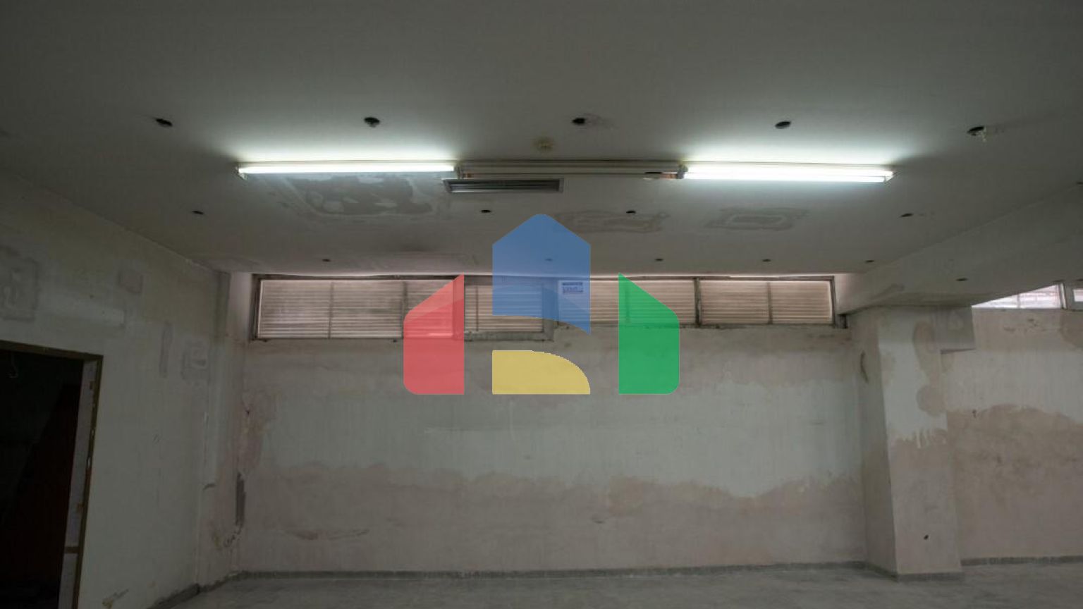 Продаж - Комерційна нерухомість 815 m² в Салоніках