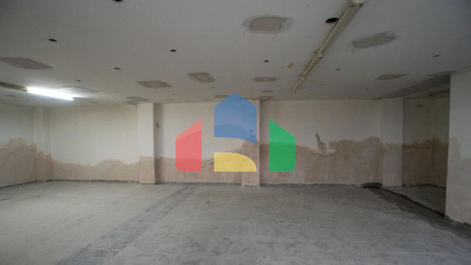 Продаж - Комерційна нерухомість 815 m² в Салоніках