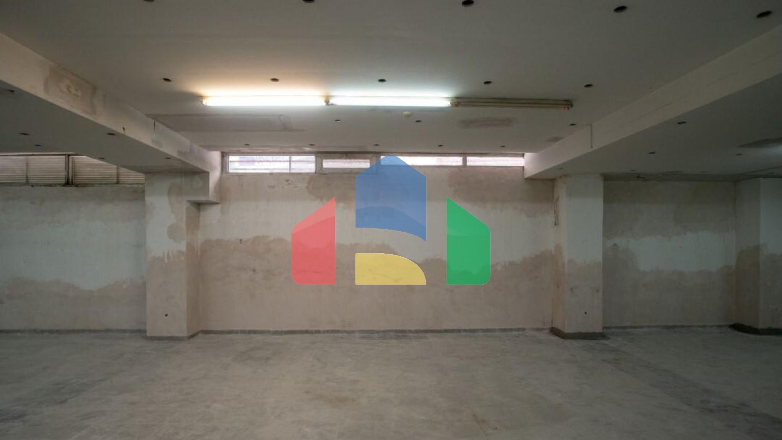 Продаж - Комерційна нерухомість 815 m² в Салоніках