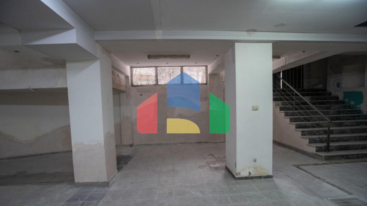 Продаж - Комерційна нерухомість 815 m² в Салоніках