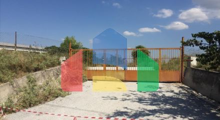 Продажа - Коммерческое помещение 1050 m² в Салониках