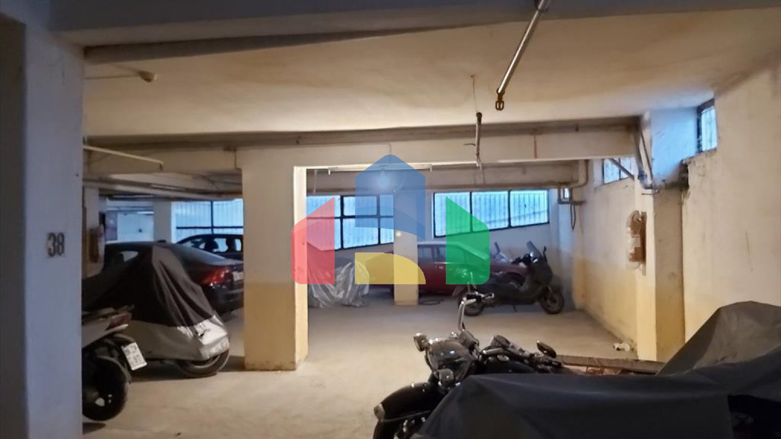 Продаж - Комерційна нерухомість 1080 m² в Салоніках