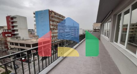 Продаж - Комерційна нерухомість 1000 m² в Салоніках