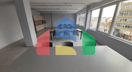 Продаж - Комерційна нерухомість 1000 m² в Салоніках