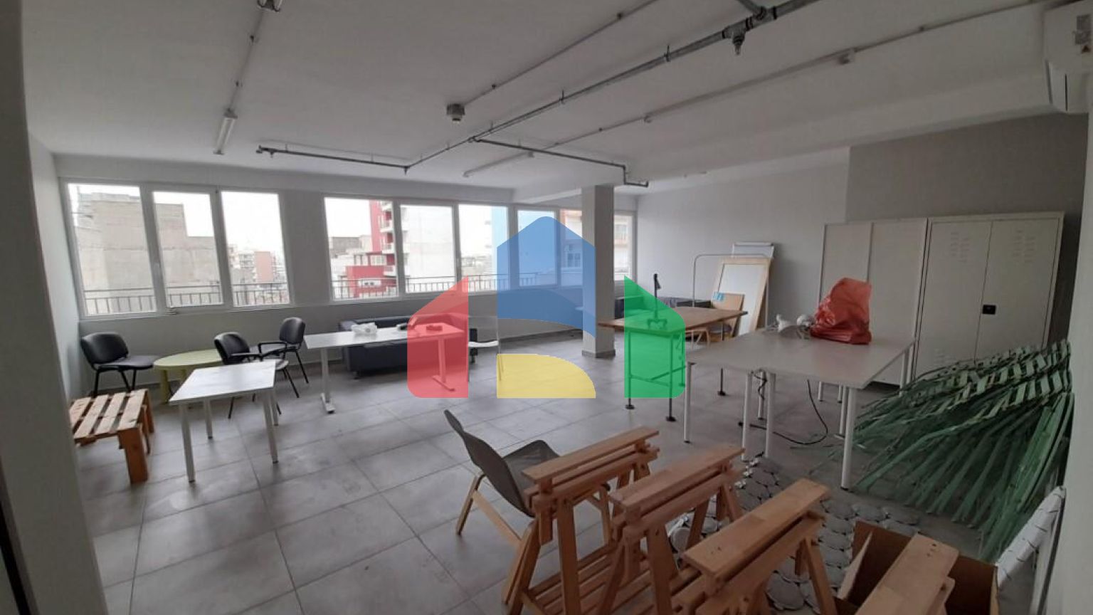 Продажа - Коммерческое помещение 1000 m² в Салониках