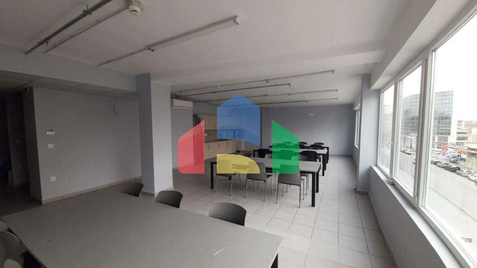 Продажа - Коммерческое помещение 1000 m² в Салониках