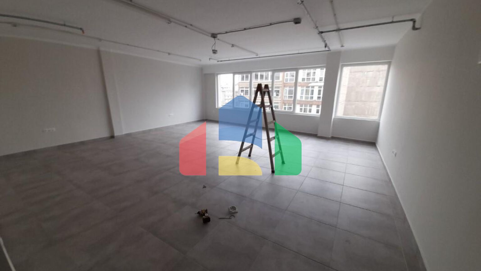 Продажа - Коммерческое помещение 1000 m² в Салониках